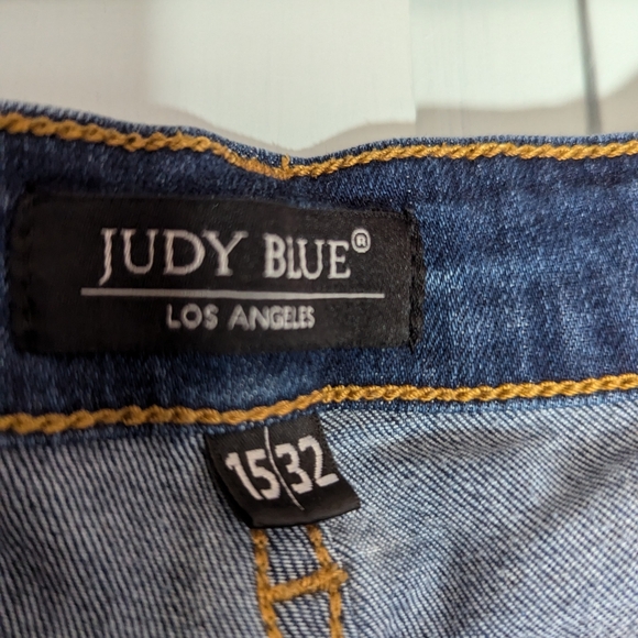 Judy Blue Los Angeles Straight Fit size 15/32, design wear fading, stretch - Picture 3 of 15